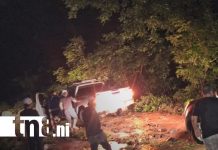 Cuatro capitalinos quedan varados por crecida de río en Carazo Foto:Rescate exitoso de vehículo atrapado en río en Carazo/TN8