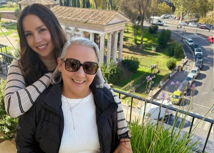2 Foto: Carmen Villalobos y su mamá en el Vaticano/Cortesía