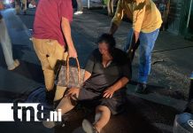 Señora resultó con severas lesiones al ser arrollada por motociclista en Juigalpa, Chontales Foto: Motociclista pierde el control y atropella a una mujer en Juigalpa/TN8