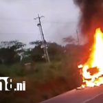 Camión se incendia en la Cuesta El Plomo, Managua tras aparente falla eléctrica Foto: Falla eléctrica convierte camión en una bola de fuego en la Cuesta El Plomo/TN8