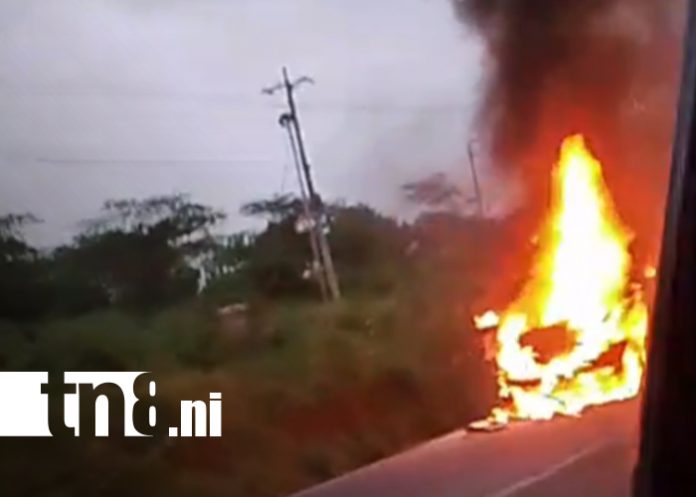 Foto: Falla eléctrica convierte camión en una bola de fuego en la Cuesta El Plomo/TN8 Foto: Falla eléctrica convierte camión en una bola de fuego en la Cuesta El Plomo/TN8