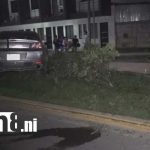 Conductor pierde el control e impacta contra una lámpara en el boulevard Pancasan, Estelí Foto: Estelí: vehículo choca contra lámpara en el boulevard Pancasan/TN8