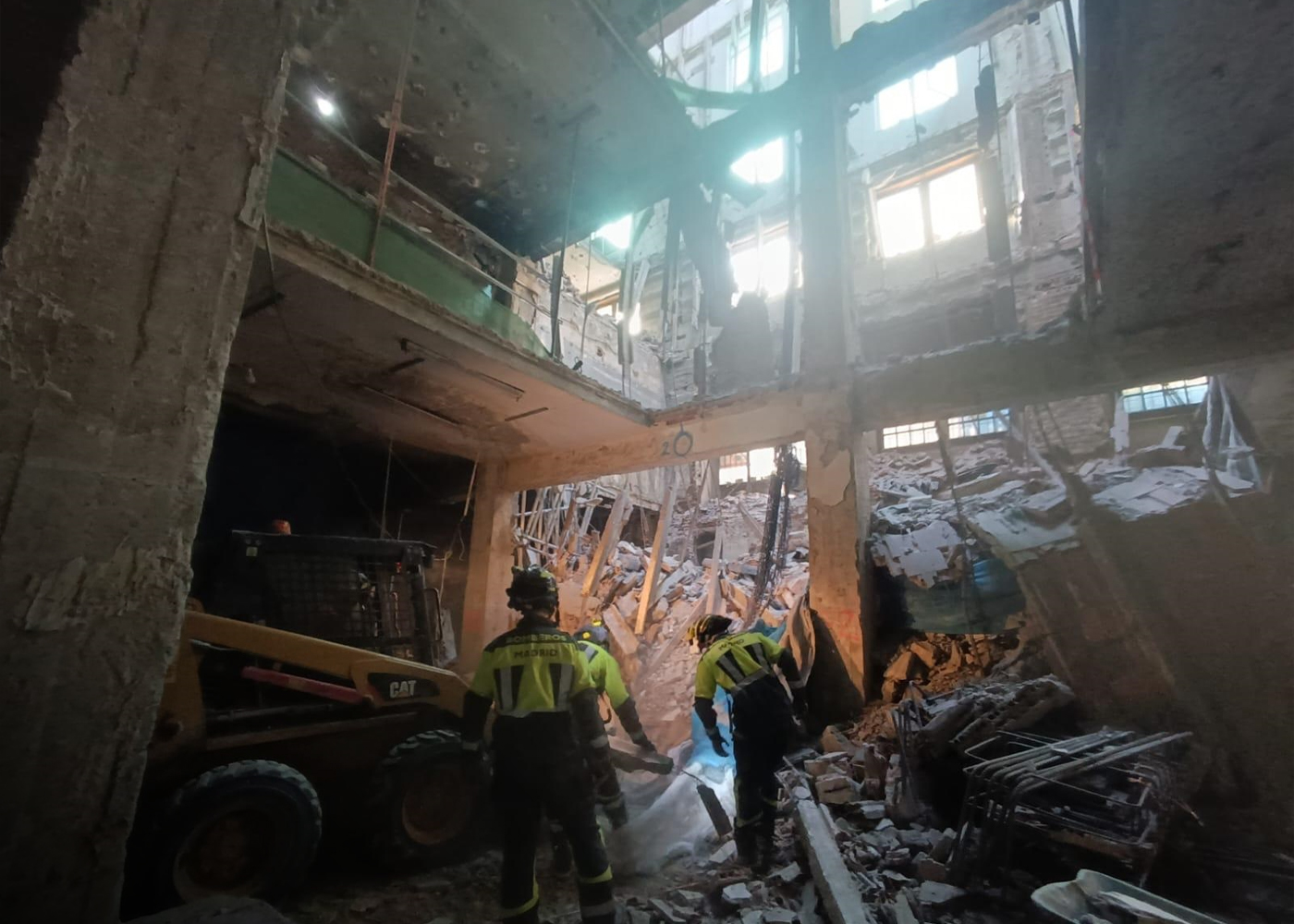 Foto: Mueren cuatro trabajadores en el derrumbe de un edificio en Madrid /Cortesía