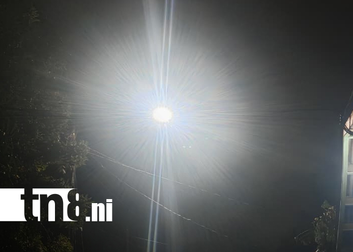 Foto: Altos de Motastepe luce más seguro: rehabilitan 102 luminarias en Ciudad Sandino/TN8