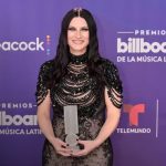 Laura Pausini emociona en los Billboard con el último diseño de Armani Foto: Laura Pausini en los Premios Billboard /cortesía