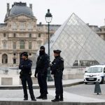 Capturan a dos sospechosos del robo de joyas en el Museo del Louvre Foto: Las joyas de Napoleón robadas del Louvre/ Cortesía