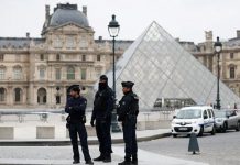 Capturan a dos sospechosos del robo de joyas en el Museo del Louvre Foto: Las joyas de Napoleón robadas del Louvre/ Cortesía