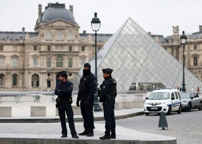 Foto: Las joyas de Napoleón robadas del Louvre/ Cortesía Foto: Las joyas de Napoleón robadas del Louvre/ Cortesía