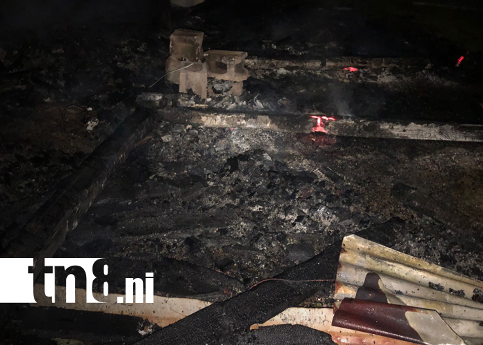Foto: Rayo cae sobre una vivienda en Bluefields y la reduce a cenizas/TN8