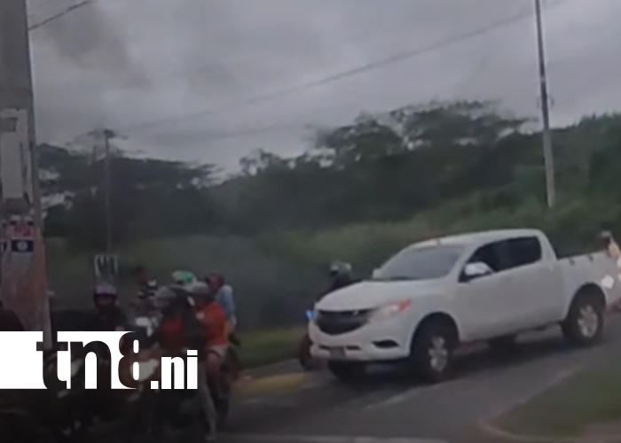 Foto: Falla eléctrica convierte camión en una bola de fuego en la Cuesta El Plomo/TN8