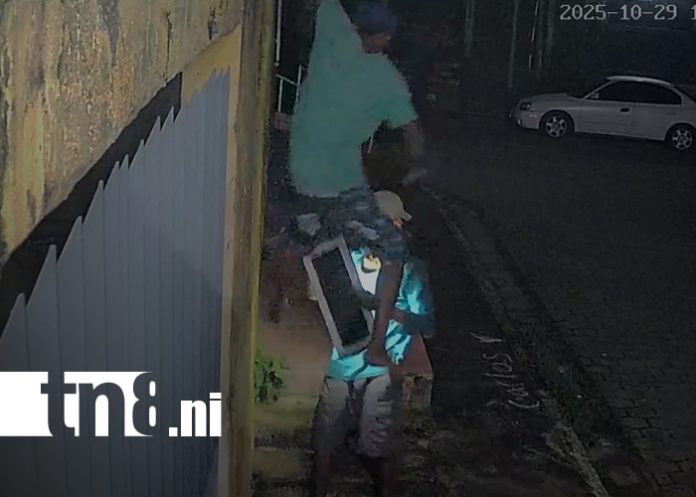 Foto: Cámaras de seguridad graban a delincuentes en plena acción en Rivas/TN8