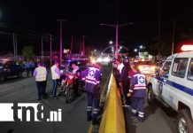 Conductor de camioneta arrolla a motociclistas en La Nicarao y se da a la fuga en Managua Foto: Motociclistas heridos tras accidente en La Nicarao, Managua/TN8