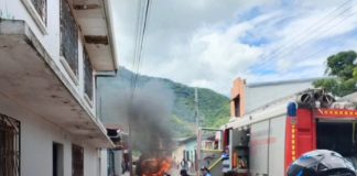 Foto: ¡Alerta en Jinotega! Camioneta de SUN Products se incendia en plena calle/TN8