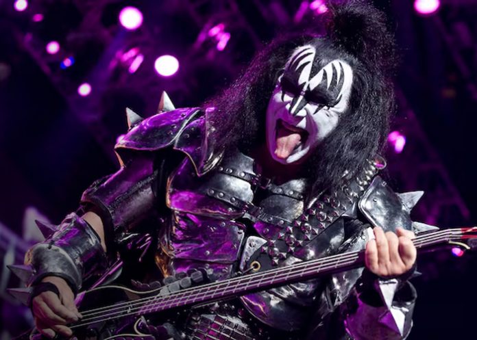 Foto: Gene Simmons se desmaya al volante /Cortesía Foto: Gene Simmons se desmaya al volante /Cortesía