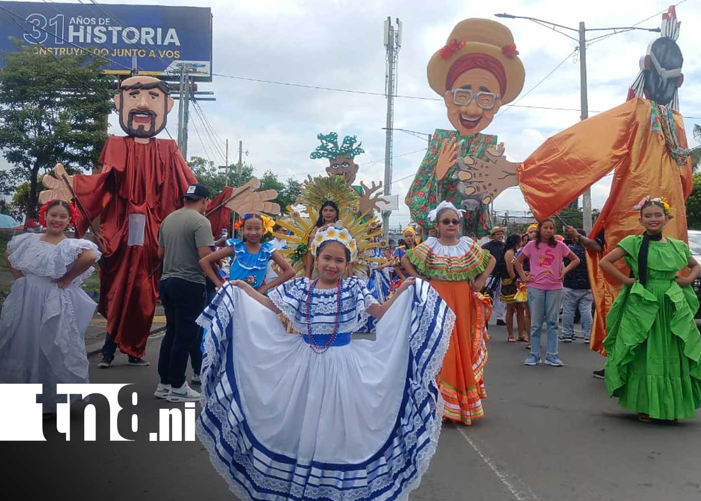 Foto: Colorido desfile cultural recorre Managua / TN8