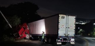 Foto: Furgón pierde el control en la Cuesta El Plomo/TN8