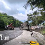 Conductor sobrevive de milagro tras volcamiento de furgón en El Malpaso, Estelí Foto: Peligrosa curva cobra nuevo susto en Estelí /TN8