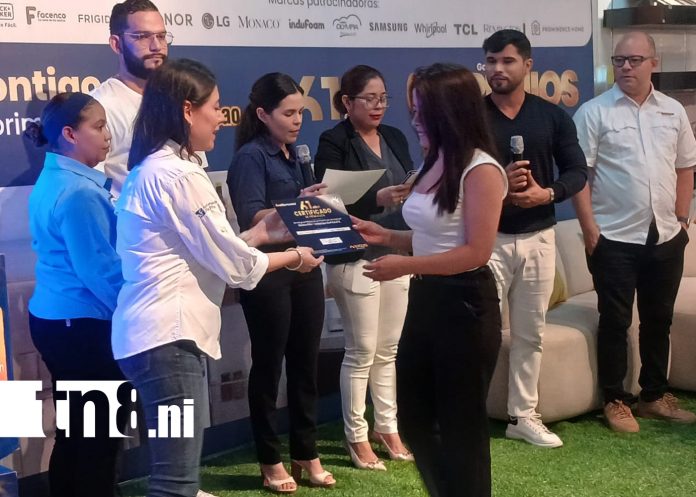 Foto: La Curacao premiando a sus clientes más fieles /TN8 Foto: La Curacao premiando a sus clientes más fieles /TN8