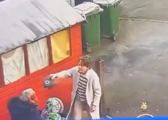 Foto: Anciana víctima de ataque con agua hirviendo en Inglaterra /Cortesía Foto: Anciana víctima de ataque con agua hirviendo en Inglaterra /Cortesía