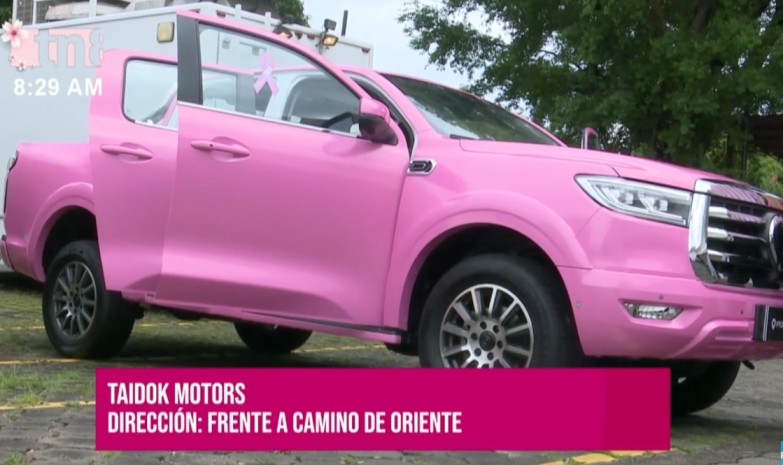 Foto: Taidok Motors y su camioneta rosa en Mañaneros TN8