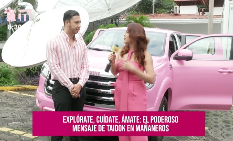 Foto: Taidok Motors y su camioneta rosa en Mañaneros TN8