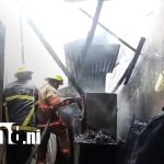 Incendio arrasa vivienda en el barrio Villa Venezuela, Managua Foto: Vecinos y bomberos evitan tragedia en Managua /TN8