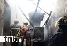 Incendio arrasa vivienda en el barrio Villa Venezuela, Managua Foto: Vecinos y bomberos evitan tragedia en Managua /TN8
