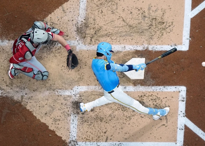 Christian Yelich Cerveceros quieren quitarse mala suerte en los Playoffs