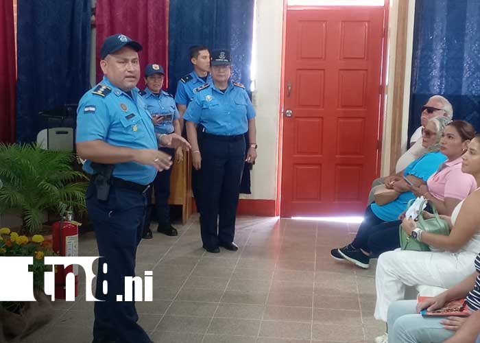 Foto: Capacitación a bomberos previo a diciembre / TN8