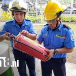 Bomberos Unidos y comerciantes refuerzan medidas de seguridad en puestos de pólvora Foto: Inspección de puestos de pólvora por parte de bomberos / TN8