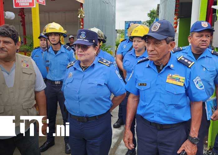 Foto: Inspección de puestos de pólvora por parte de bomberos / TN8