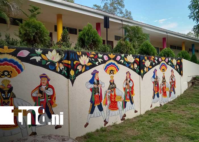 Foto: Nuevo centro de idiomas Brian Wilson / TN8