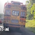 Peligro en la Carretera Nueva a León: Busero realiza maniobra descabellada (VIDEO) Foto: Maniobra temeraria en la Carretera Nueva a León / TN8