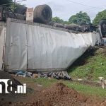 Seis lesionados en La Paz Centro, tras choque entre mototaxi y camión Foto: Accidente con camión y mototaxi en La Paz Centro, León / TN8