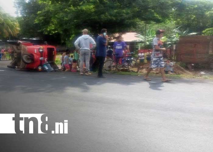 Foto: Accidente con camión y mototaxi en La Paz Centro, León / TN8