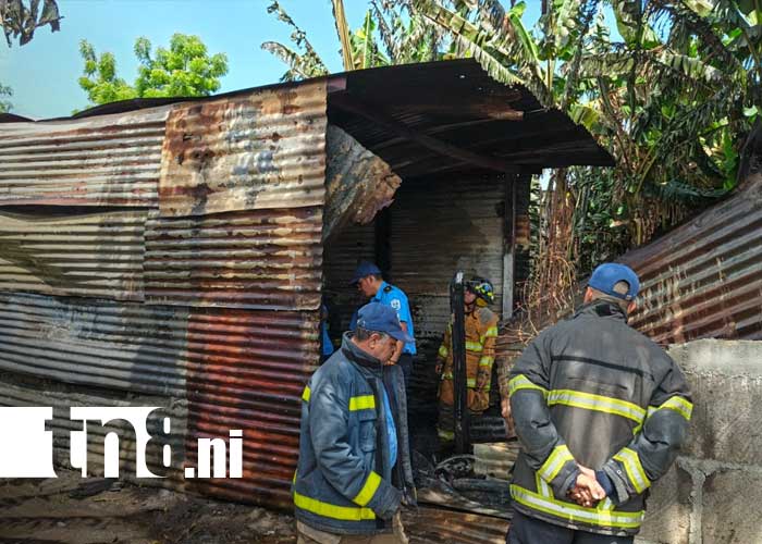 Foto: Incendio en una vivienda del Distrito VI de Managua / TN8