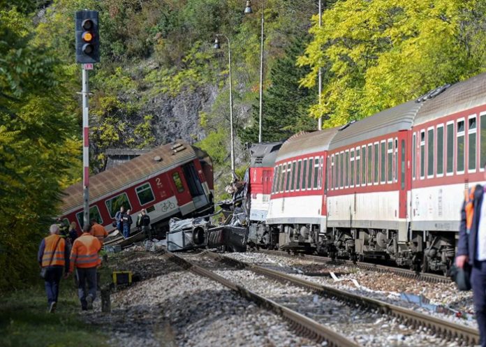 Foto: Choque frontal de trenes en Eslovaquia deja decenas de heridos /Cortesía Foto: Choque frontal de trenes en Eslovaquia deja decenas de heridos /Cortesía
