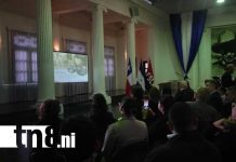 Foto: Noche literaria en honor a Gabriela Mistral / TN8