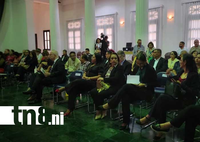 Foto: Noche literaria en honor a Gabriela Mistral / TN8