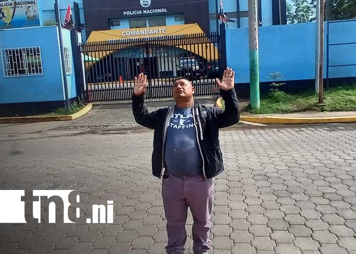 Foto: Padre agradecido con el Altísimo por aparición de su hija que había desaparecido en Mateare / TN8