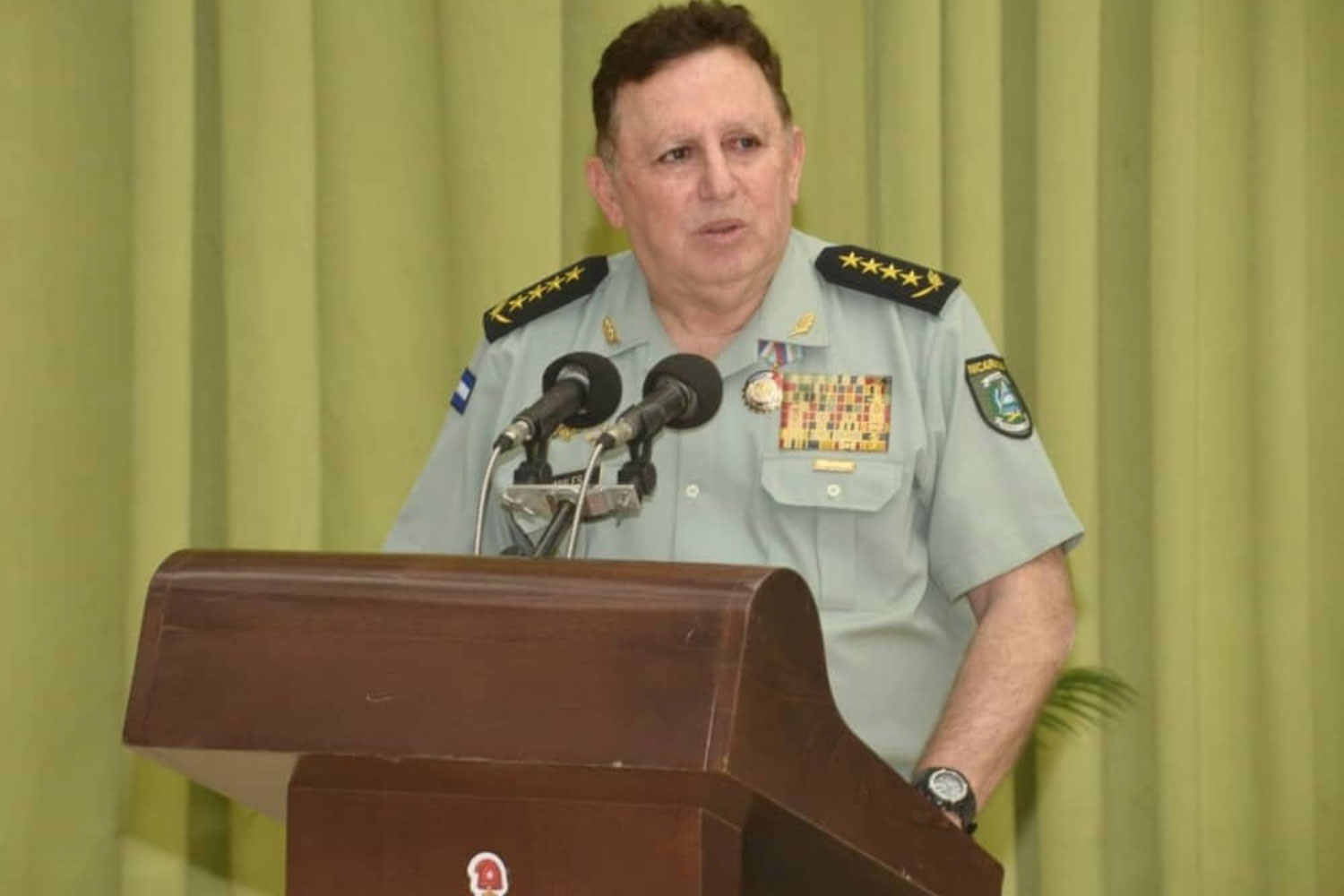Foto: Cuba condecora al general Julio César Avilés con la Orden Playa Girón/ Cortesía