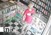 Ladrón en Chinandega huye con un teléfono… ¡pero era solo de exhibición! (VIDEO) Foto: Sujeto se roba celular de exhibición en tienda de Chinandega / TN8