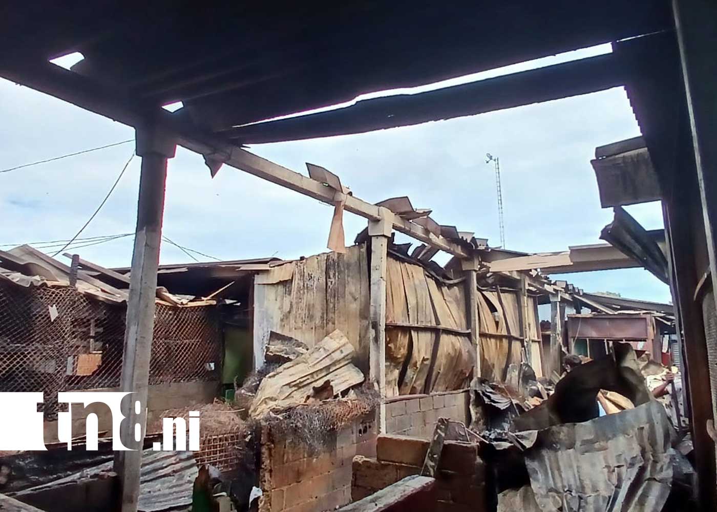 Foto: Afectaciones tras incendio en el Mercado Oriental / TN8