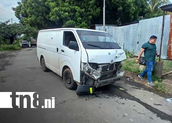 Foto: Accidente con microbús de Managua deja a mujer con lesiones / TN8