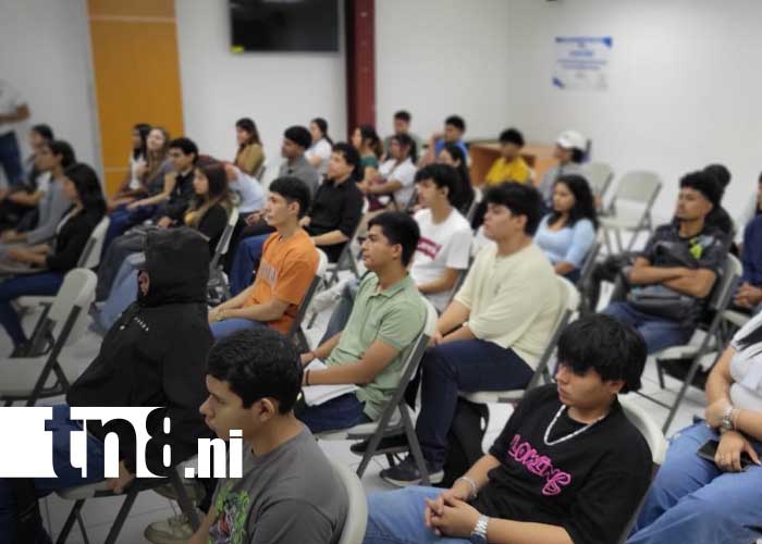 Foto: Charla magistral con el periodista Adolfo Pastrán desde UNITEC / TN8