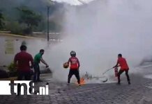Foto: Incendio en una moto sorprende una calle de Jinotega / TN8