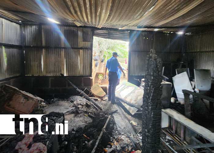 Foto: Fuego consume una vivienda en Los Brasiles / TN8