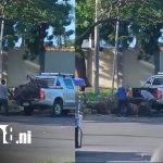 Cochinada en plena vía pública: vehículo lujoso deja basura en parque de Managua Foto: La limpieza de Managua no solo depende de la Alcaldía /TN8