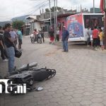 «Me dijo hasta de lo que me iba a morir»: Choque y polémica tras accidente en Estelí Foto: Accidente tenso en un barrio de Estelí con bus y moto / TN8