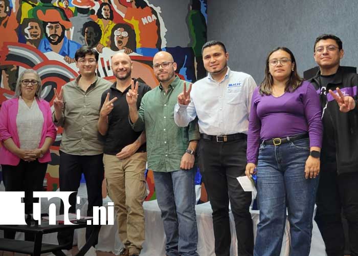 Foto: Encuentro de universitarios con RT En Español / TN8